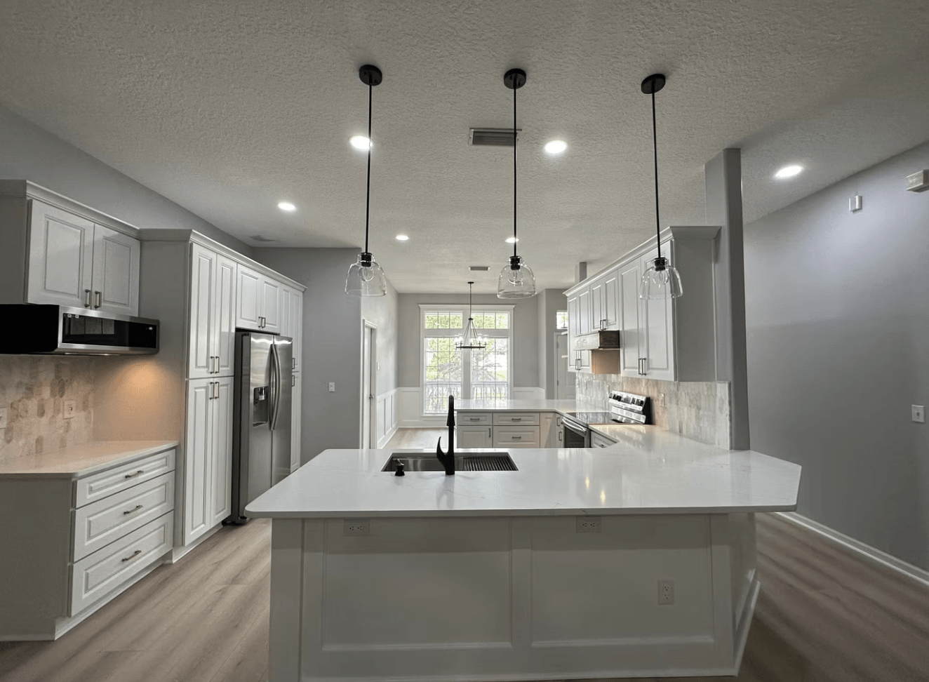 Glacier White Kitchen Cabinets Joplin,MO